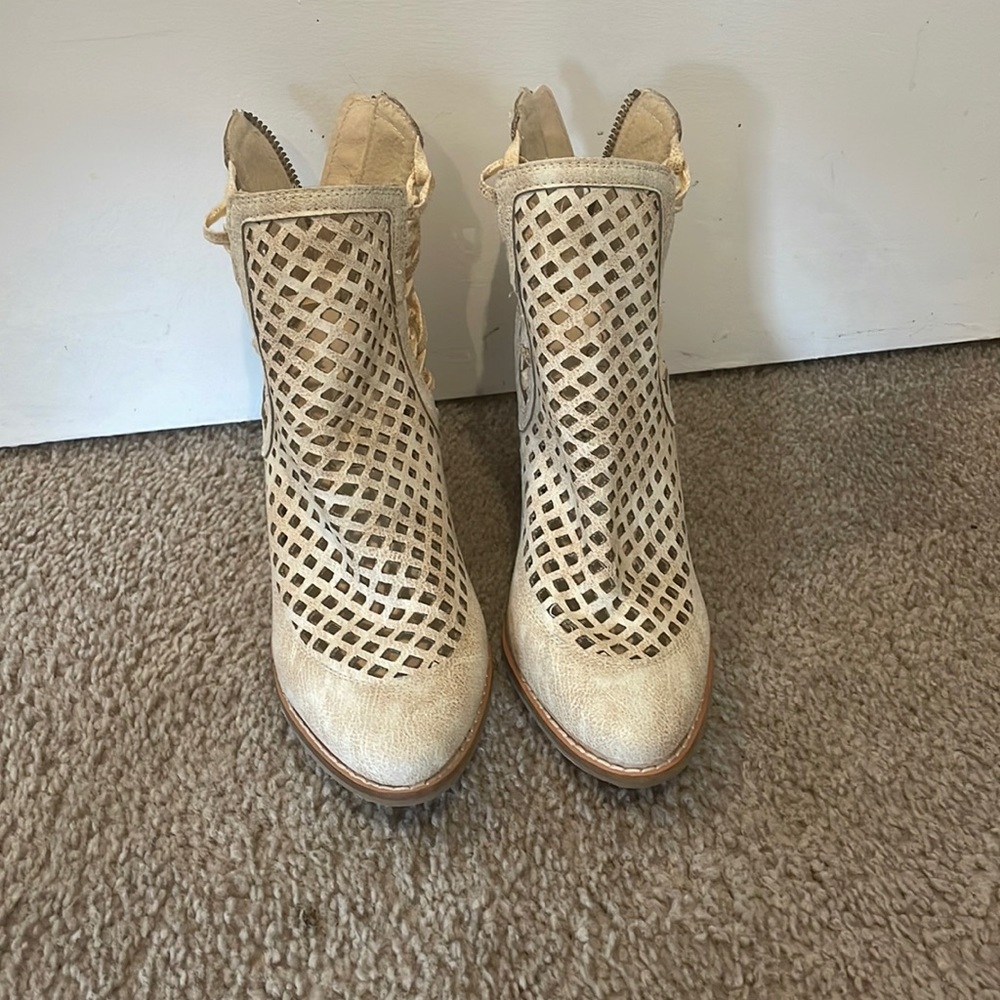 Lattice boot